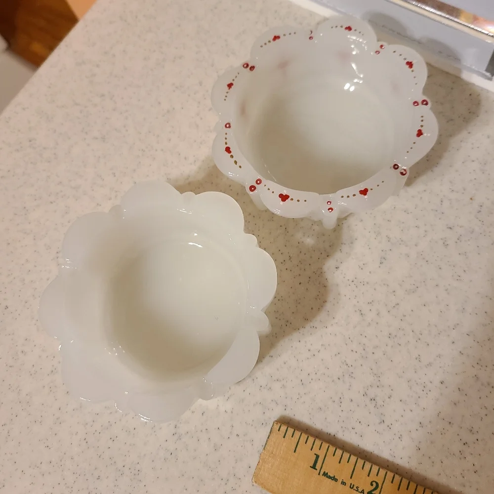 White and Floral Scalloped Ashtrays For.sale